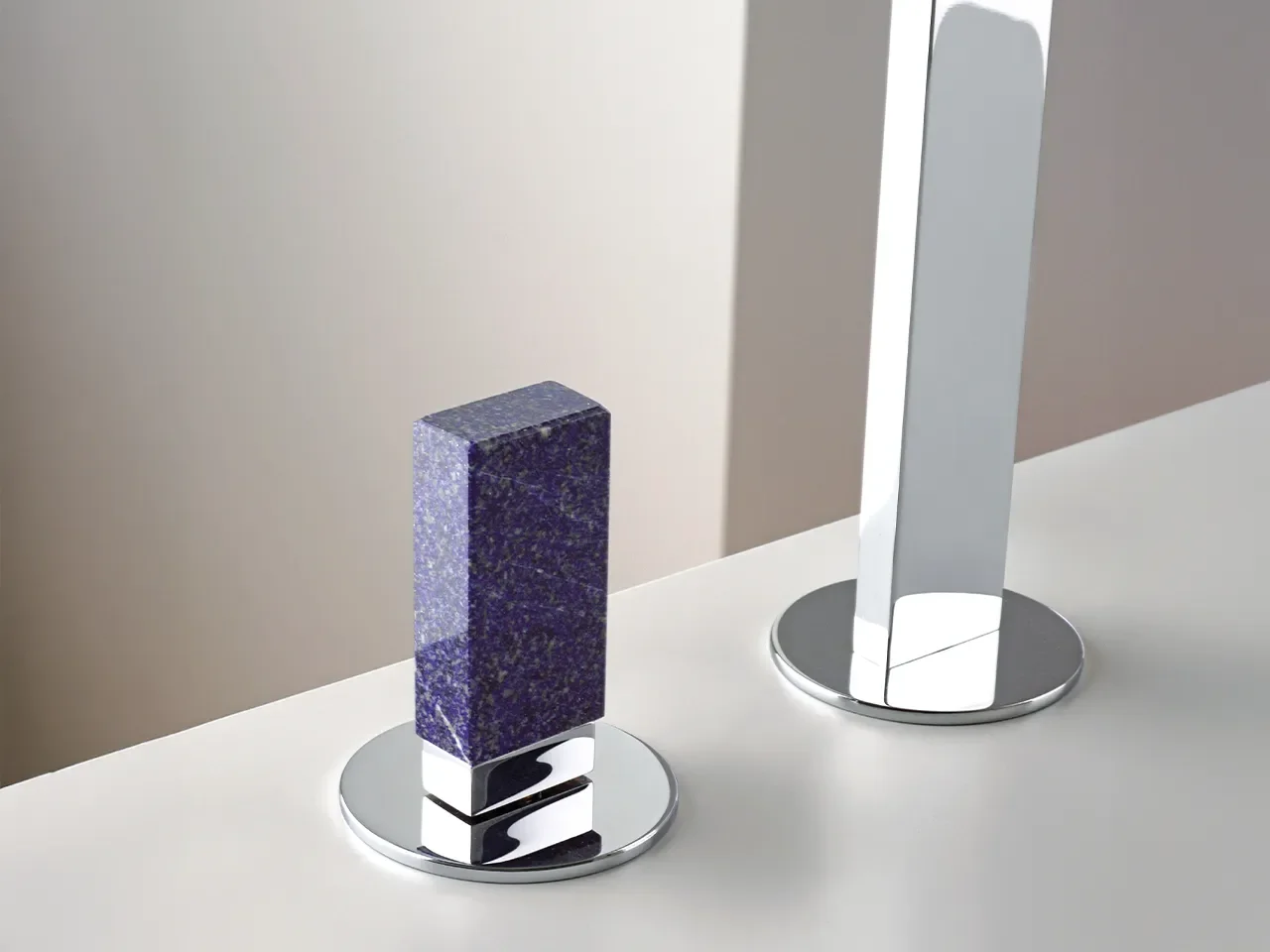 Diseño y materia: griferías con manijas de piedra natural